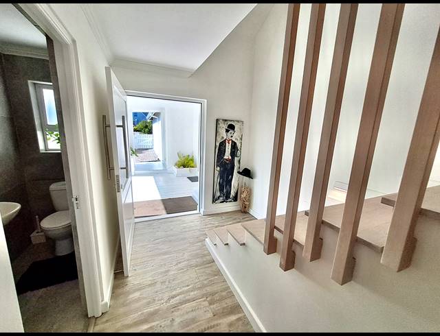 5 BEDROOM HOUSE FOR SALE IN GROTTO BAY